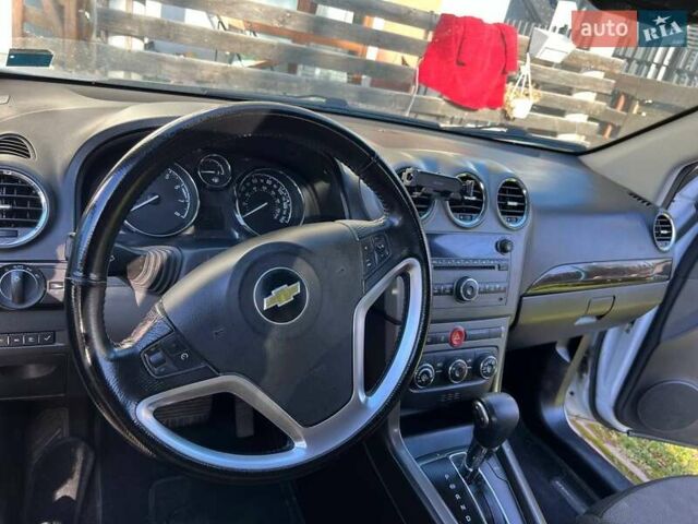 Белый Шевроле Каптива, объемом двигателя 2.4 л и пробегом 248 тыс. км за 8600 $, фото 4 на Automoto.ua