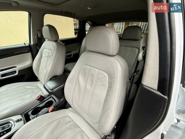 Белый Шевроле Каптива, объемом двигателя 2.4 л и пробегом 220 тыс. км за 7999 $, фото 54 на Automoto.ua