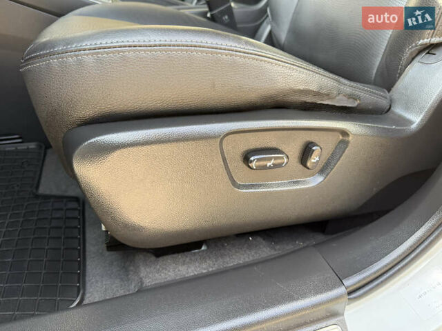 Білий Шевроле Каптіва, об'ємом двигуна 2.2 л та пробігом 200 тис. км за 13604 $, фото 26 на Automoto.ua