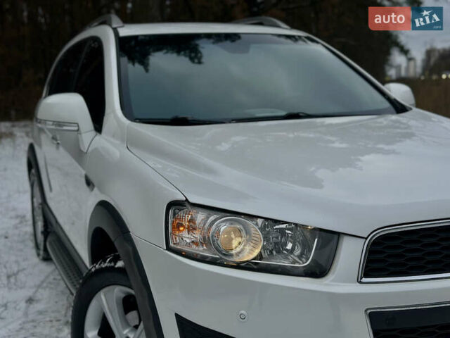 Белый Шевроле Каптива, объемом двигателя 2 л и пробегом 102 тыс. км за 13500 $, фото 12 на Automoto.ua
