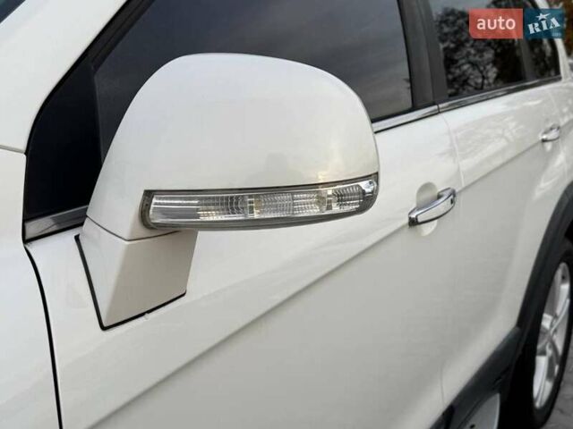 Білий Шевроле Каптіва, об'ємом двигуна 2.2 л та пробігом 150 тис. км за 11900 $, фото 6 на Automoto.ua