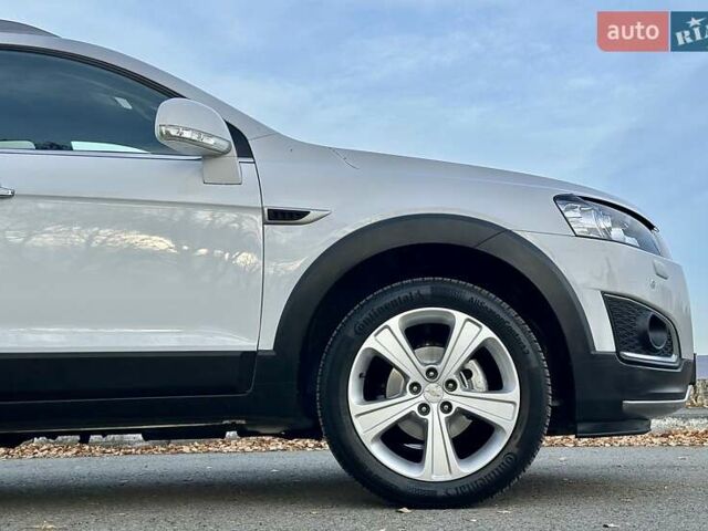 Білий Шевроле Каптіва, об'ємом двигуна 2.23 л та пробігом 158 тис. км за 12900 $, фото 10 на Automoto.ua