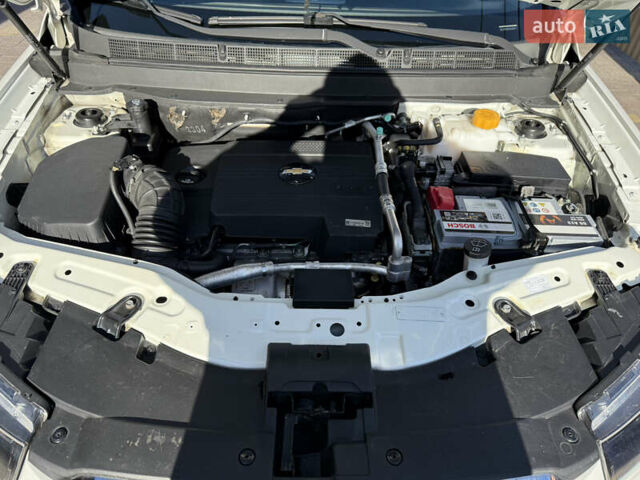 Білий Шевроле Каптіва, об'ємом двигуна 2.2 л та пробігом 200 тис. км за 13604 $, фото 88 на Automoto.ua