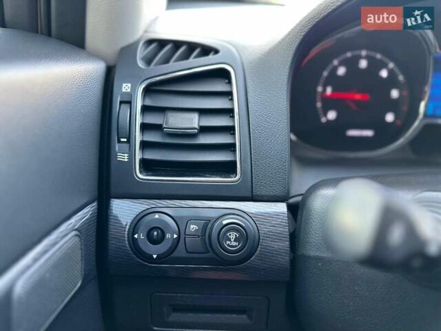 Білий Шевроле Каптіва, об'ємом двигуна 2 л та пробігом 153 тис. км за 12900 $, фото 9 на Automoto.ua