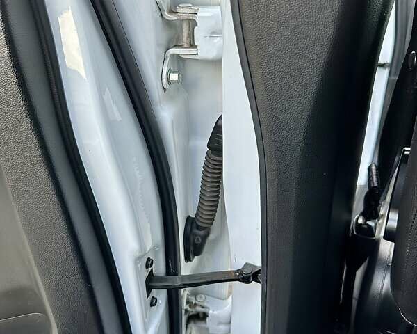 Білий Шевроле Каптіва, об'ємом двигуна 2.23 л та пробігом 158 тис. км за 12900 $, фото 78 на Automoto.ua