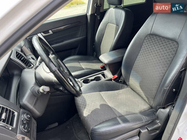 Белый Шевроле Каптива, объемом двигателя 2.2 л и пробегом 177 тыс. км за 12900 $, фото 23 на Automoto.ua