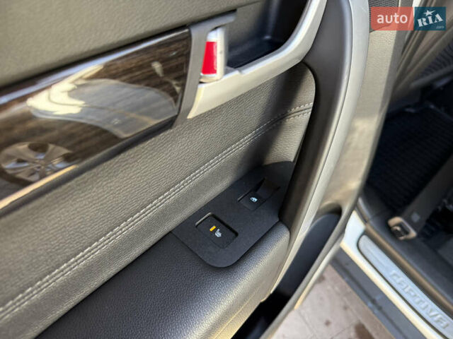 Білий Шевроле Каптіва, об'ємом двигуна 2.2 л та пробігом 200 тис. км за 13604 $, фото 50 на Automoto.ua