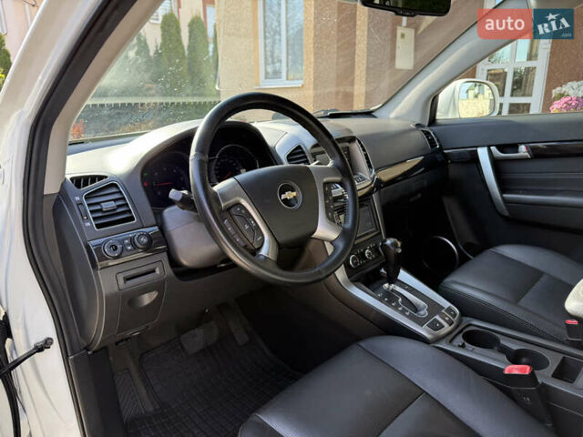 Білий Шевроле Каптіва, об'ємом двигуна 2.2 л та пробігом 200 тис. км за 13604 $, фото 27 на Automoto.ua