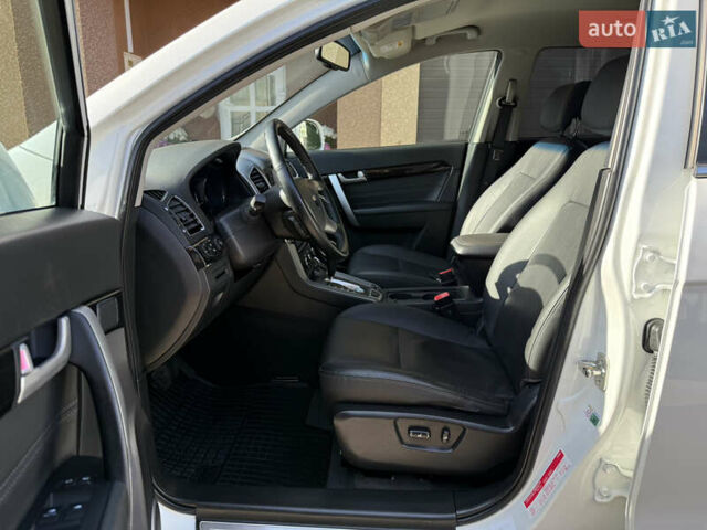 Білий Шевроле Каптіва, об'ємом двигуна 2.2 л та пробігом 200 тис. км за 13604 $, фото 23 на Automoto.ua