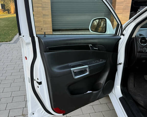 Белый Шевроле Каптива, объемом двигателя 2.38 л и пробегом 173 тыс. км за 9300 $, фото 6 на Automoto.ua