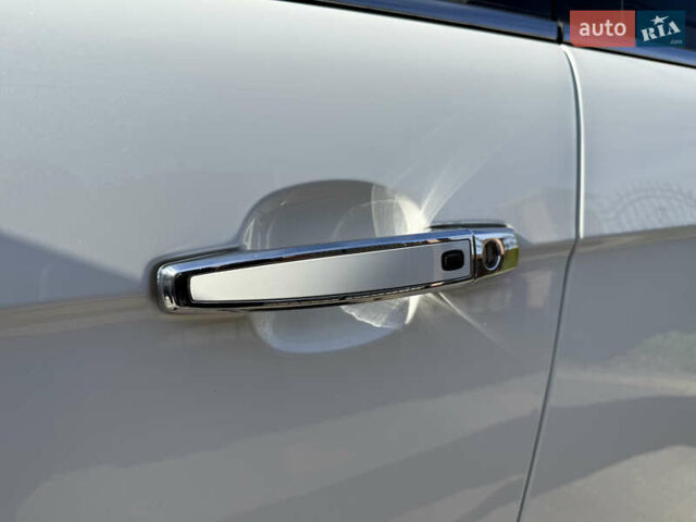 Білий Шевроле Каптіва, об'ємом двигуна 2.2 л та пробігом 200 тис. км за 13604 $, фото 19 на Automoto.ua