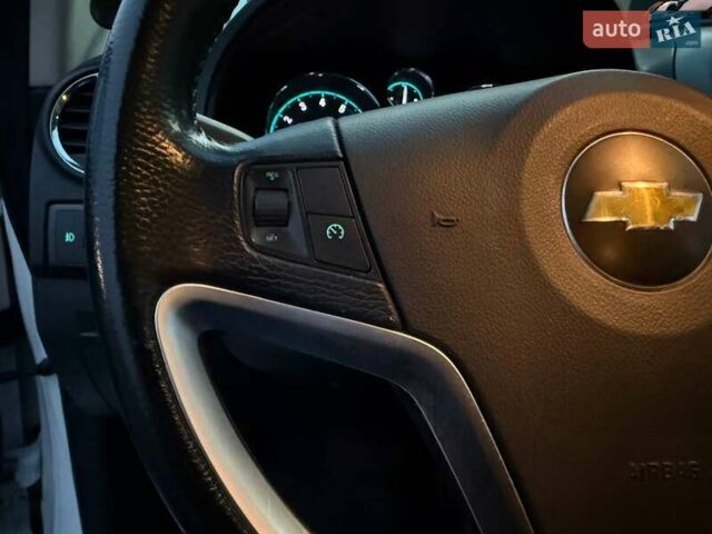 Білий Шевроле Каптіва, об'ємом двигуна 2.38 л та пробігом 139 тис. км за 10490 $, фото 16 на Automoto.ua