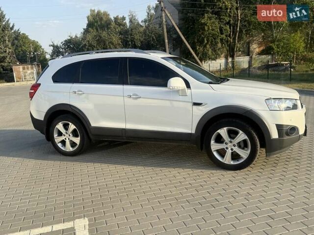 Білий Шевроле Каптіва, об'ємом двигуна 2 л та пробігом 153 тис. км за 12900 $, фото 3 на Automoto.ua