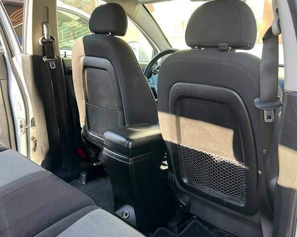 Белый Шевроле Каптива, объемом двигателя 2.4 л и пробегом 248 тыс. км за 8600 $, фото 9 на Automoto.ua