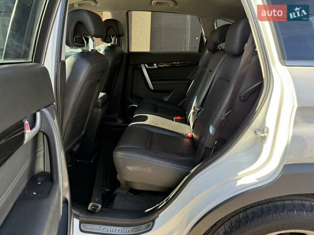 Білий Шевроле Каптіва, об'ємом двигуна 2.2 л та пробігом 200 тис. км за 13604 $, фото 51 на Automoto.ua