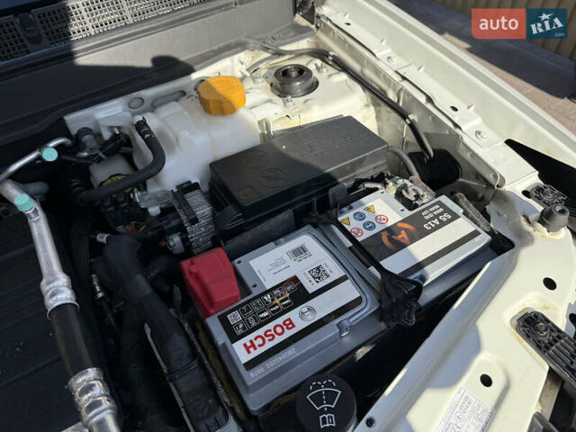 Білий Шевроле Каптіва, об'ємом двигуна 2.2 л та пробігом 200 тис. км за 13604 $, фото 89 на Automoto.ua