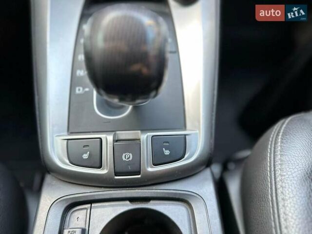 Білий Шевроле Каптіва, об'ємом двигуна 2 л та пробігом 153 тис. км за 12900 $, фото 11 на Automoto.ua