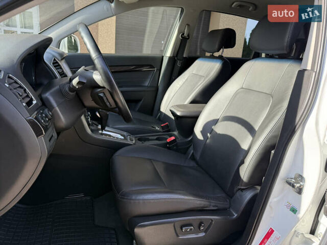 Білий Шевроле Каптіва, об'ємом двигуна 2.2 л та пробігом 200 тис. км за 13604 $, фото 24 на Automoto.ua