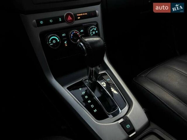 Білий Шевроле Каптіва, об'ємом двигуна 2.38 л та пробігом 139 тис. км за 10490 $, фото 21 на Automoto.ua