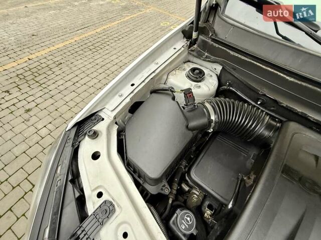 Белый Шевроле Каптива, объемом двигателя 2.4 л и пробегом 220 тыс. км за 7999 $, фото 52 на Automoto.ua