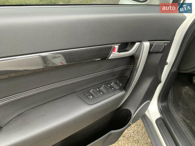 Белый Шевроле Каптива, объемом двигателя 2 л и пробегом 186 тыс. км за 12700 $, фото 22 на Automoto.ua