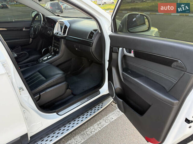 Белый Шевроле Каптива, объемом двигателя 2.23 л и пробегом 228 тыс. км за 12499 $, фото 20 на Automoto.ua