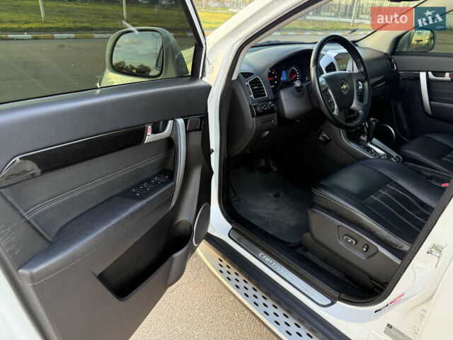 Белый Шевроле Каптива, объемом двигателя 2.23 л и пробегом 228 тыс. км за 12499 $, фото 18 на Automoto.ua