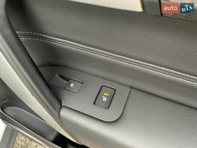 Білий Шевроле Каптіва, об'ємом двигуна 2 л та пробігом 186 тис. км за 12300 $, фото 18 на Automoto.ua