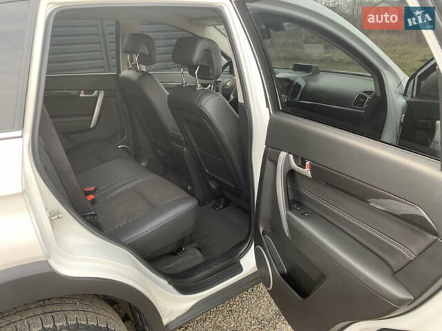 Белый Шевроле Каптива, объемом двигателя 2 л и пробегом 186 тыс. км за 12700 $, фото 15 на Automoto.ua