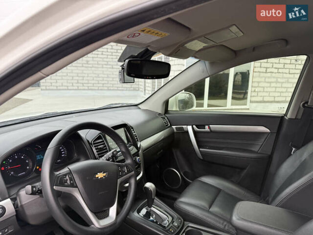 Білий Шевроле Каптіва, об'ємом двигуна 2 л та пробігом 180 тис. км за 13999 $, фото 23 на Automoto.ua