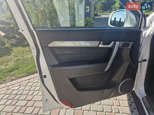 Белый Шевроле Каптива, объемом двигателя 2.38 л и пробегом 105 тыс. км за 15000 $, фото 26 на Automoto.ua