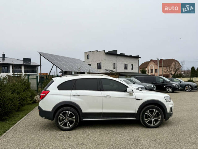 Білий Шевроле Каптіва, об'ємом двигуна 2 л та пробігом 180 тис. км за 13999 $, фото 4 на Automoto.ua