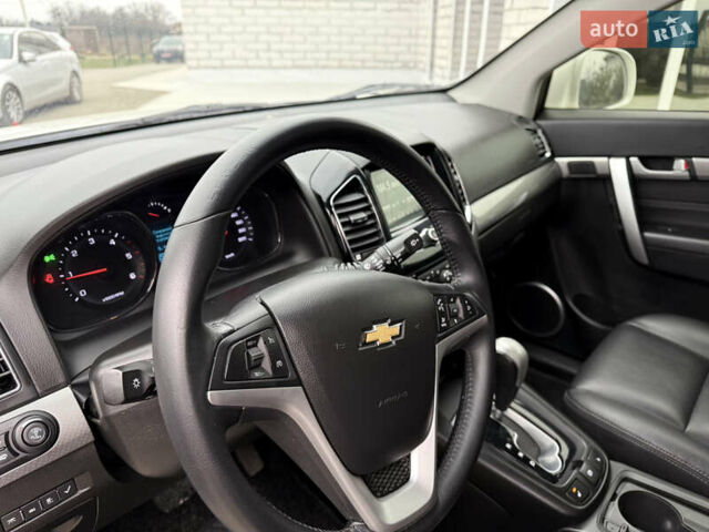 Білий Шевроле Каптіва, об'ємом двигуна 2 л та пробігом 180 тис. км за 13999 $, фото 24 на Automoto.ua