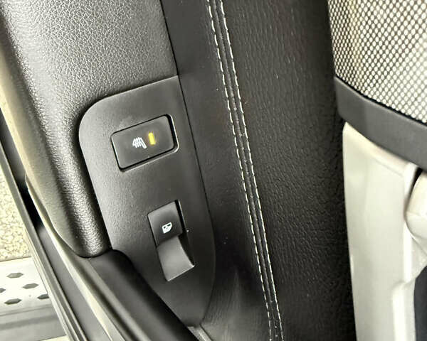 Білий Шевроле Каптіва, об'ємом двигуна 2 л та пробігом 180 тис. км за 13999 $, фото 19 на Automoto.ua