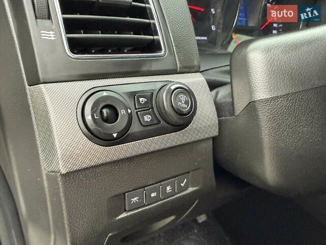 Білий Шевроле Каптіва, об'ємом двигуна 2 л та пробігом 180 тис. км за 13999 $, фото 25 на Automoto.ua