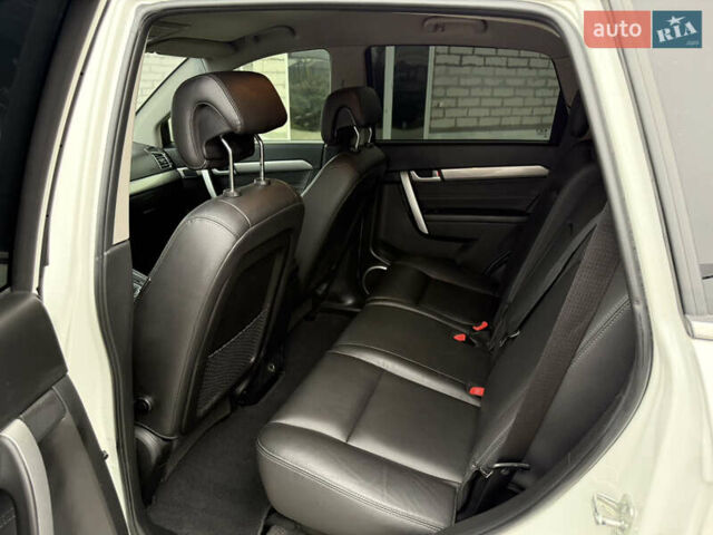 Білий Шевроле Каптіва, об'ємом двигуна 2 л та пробігом 180 тис. км за 13999 $, фото 18 на Automoto.ua