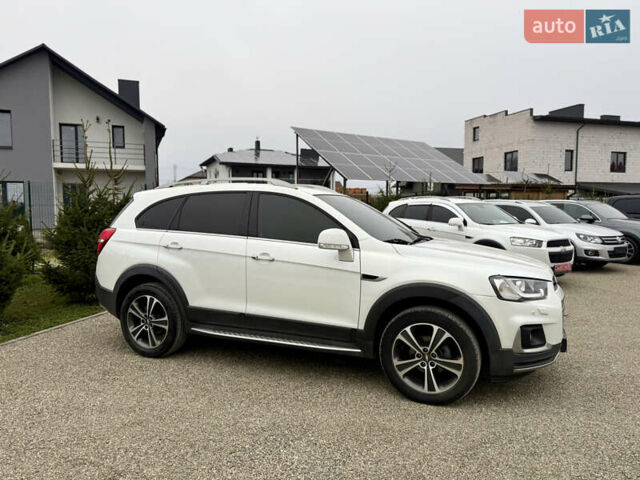 Білий Шевроле Каптіва, об'ємом двигуна 2 л та пробігом 180 тис. км за 13999 $, фото 3 на Automoto.ua