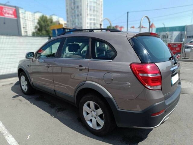 Бежевий Шевроле Каптіва, об'ємом двигуна 2.2 л та пробігом 100 тис. км за 18999 $, фото 1 на Automoto.ua