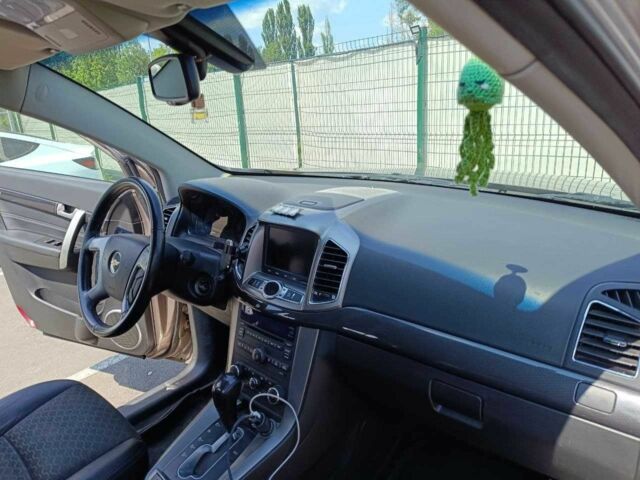 Бежевий Шевроле Каптіва, об'ємом двигуна 2.2 л та пробігом 100 тис. км за 18999 $, фото 14 на Automoto.ua