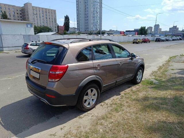 Бежевий Шевроле Каптіва, об'ємом двигуна 2.2 л та пробігом 100 тис. км за 18999 $, фото 2 на Automoto.ua