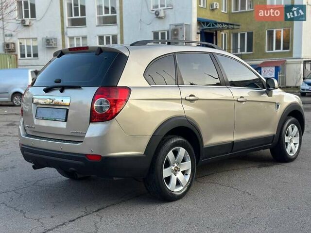 Бежевий Шевроле Каптіва, об'ємом двигуна 2.4 л та пробігом 155 тис. км за 6550 $, фото 5 на Automoto.ua