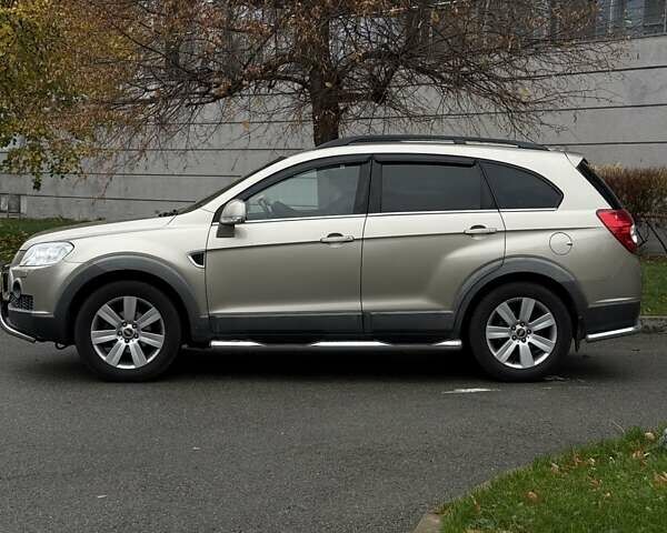 Бежевый Шевроле Каптива, объемом двигателя 2.4 л и пробегом 150 тыс. км за 8700 $, фото 6 на Automoto.ua