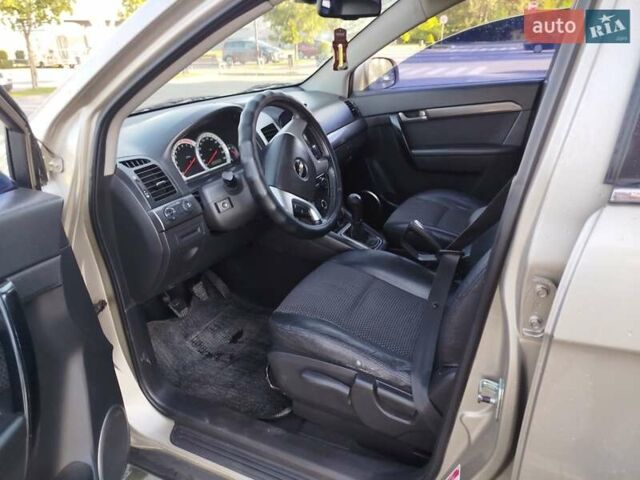 Бежевый Шевроле Каптива, объемом двигателя 2.4 л и пробегом 204 тыс. км за 6900 $, фото 4 на Automoto.ua