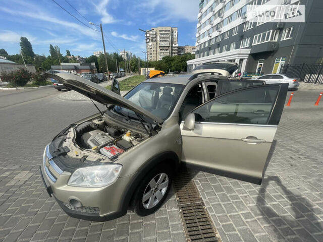 Бежевий Шевроле Каптіва, об'ємом двигуна 2.4 л та пробігом 155 тис. км за 8000 $, фото 41 на Automoto.ua