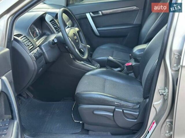 Бежевий Шевроле Каптіва, об'ємом двигуна 2.4 л та пробігом 155 тис. км за 6550 $, фото 10 на Automoto.ua