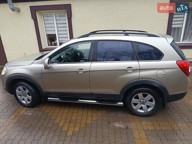 Бежевий Шевроле Каптіва, об'ємом двигуна 1.99 л та пробігом 253 тис. км за 7500 $, фото 2 на Automoto.ua