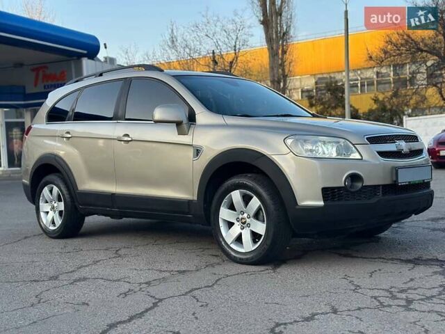 Бежевий Шевроле Каптіва, об'ємом двигуна 2.4 л та пробігом 155 тис. км за 6550 $, фото 3 на Automoto.ua