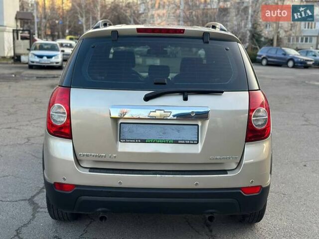 Бежевий Шевроле Каптіва, об'ємом двигуна 2.4 л та пробігом 155 тис. км за 6550 $, фото 8 на Automoto.ua
