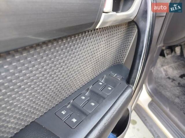 Бежевый Шевроле Каптива, объемом двигателя 2.4 л и пробегом 204 тыс. км за 6900 $, фото 6 на Automoto.ua