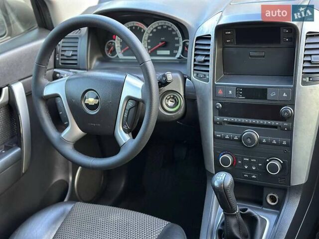 Бежевий Шевроле Каптіва, об'ємом двигуна 2.4 л та пробігом 155 тис. км за 6550 $, фото 12 на Automoto.ua
